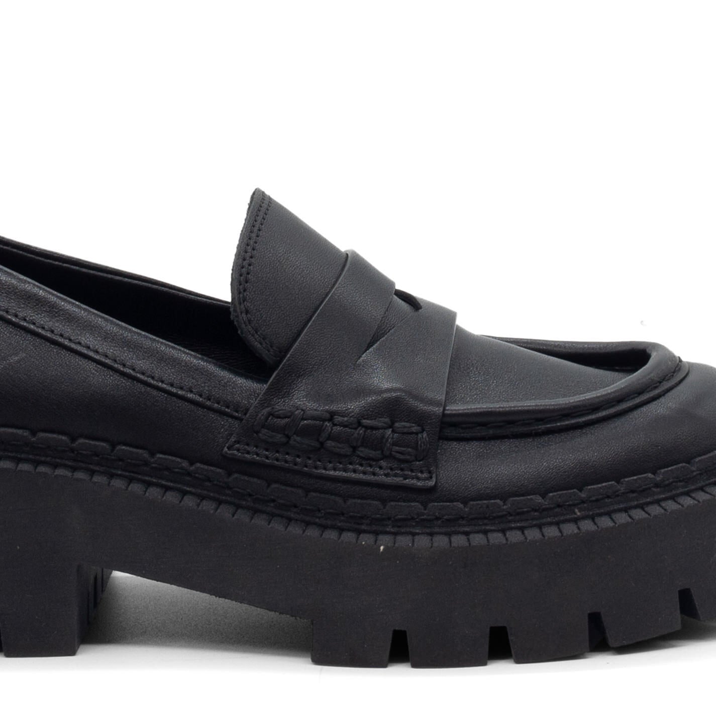 Vic Matiè black loafer