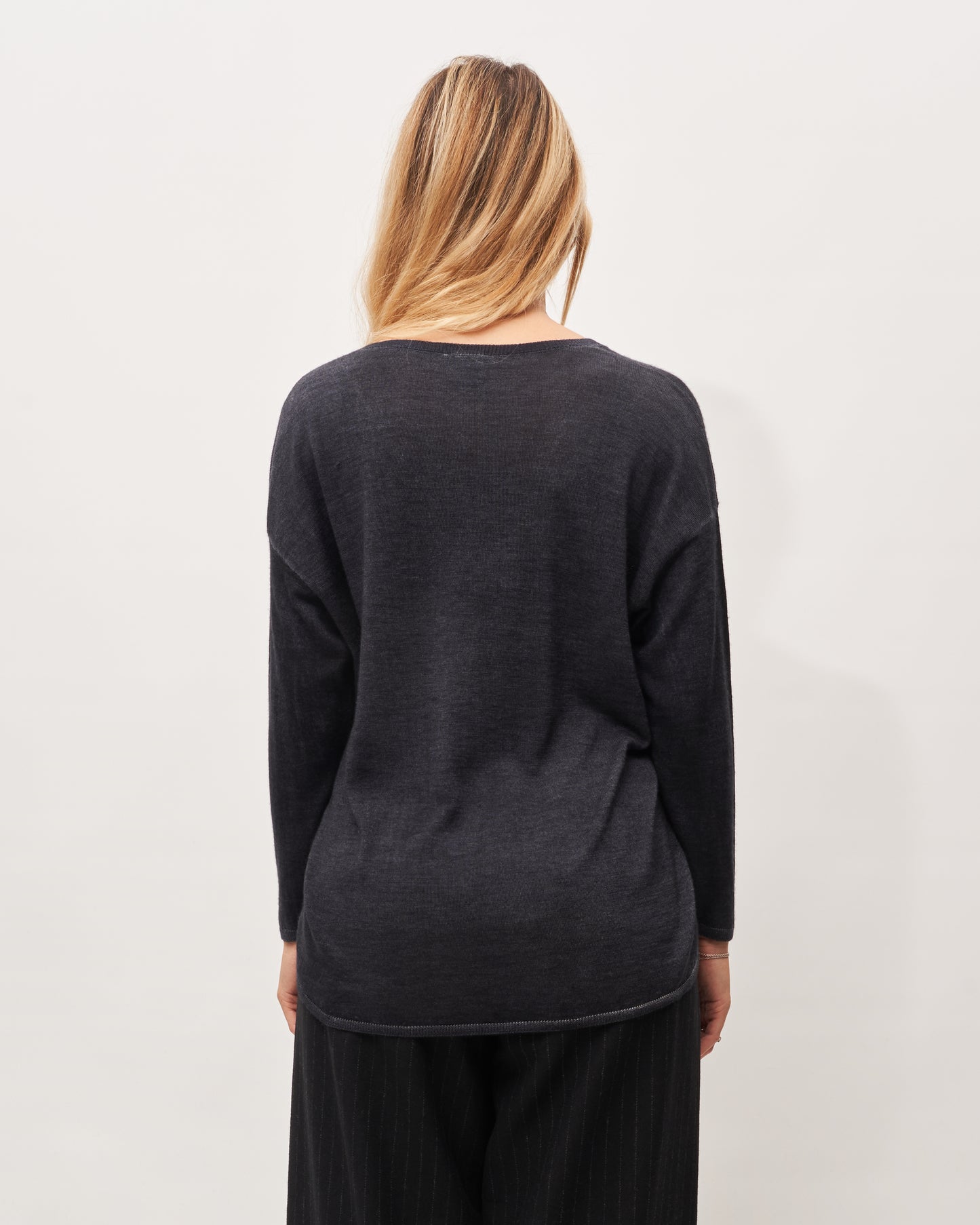 Avant Toi grey gradient V-neck sweater