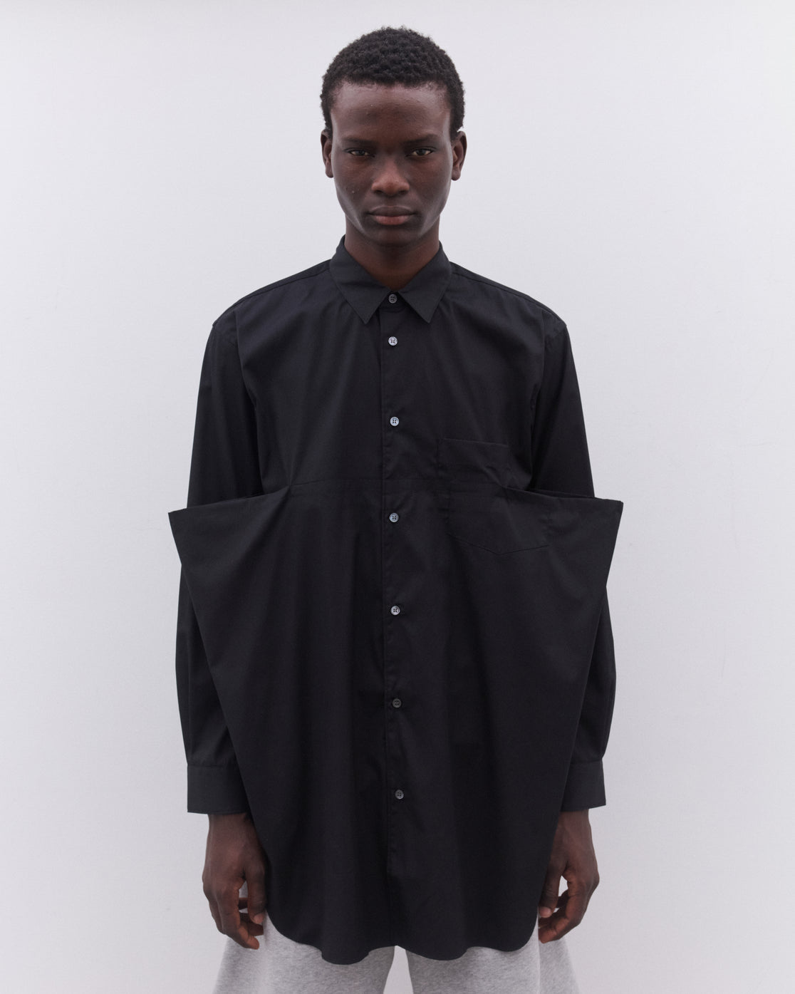 Comme des Garçons camicia nera con oblò laterali