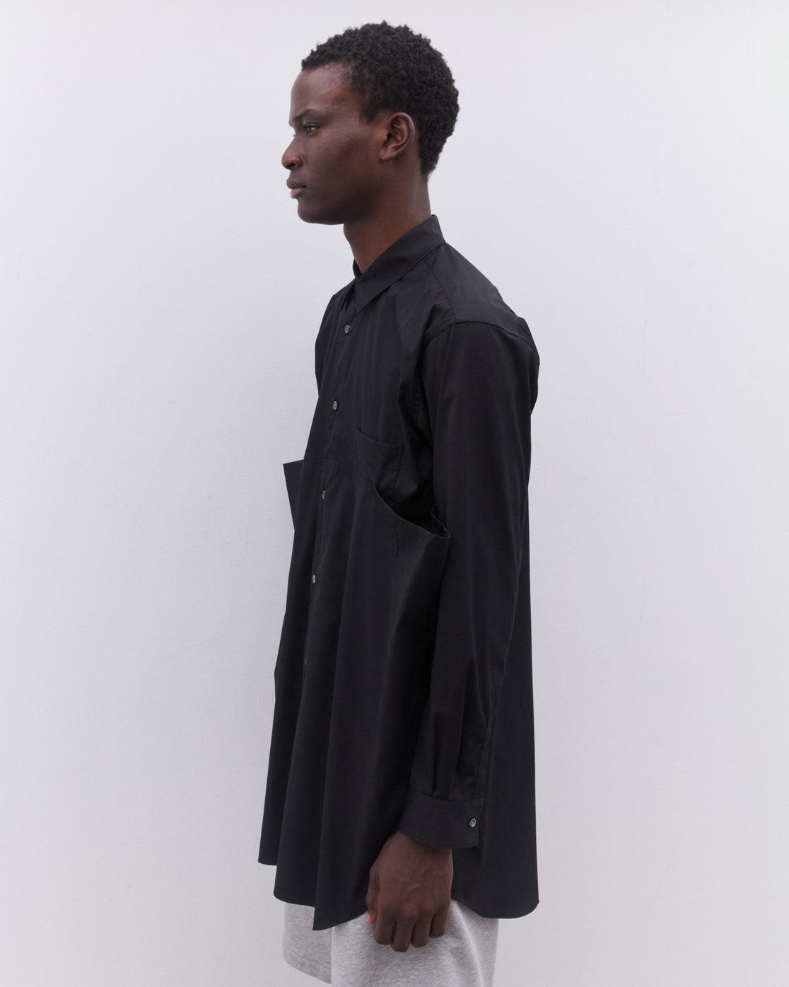 Comme des Garçons camicia nera con oblò laterali