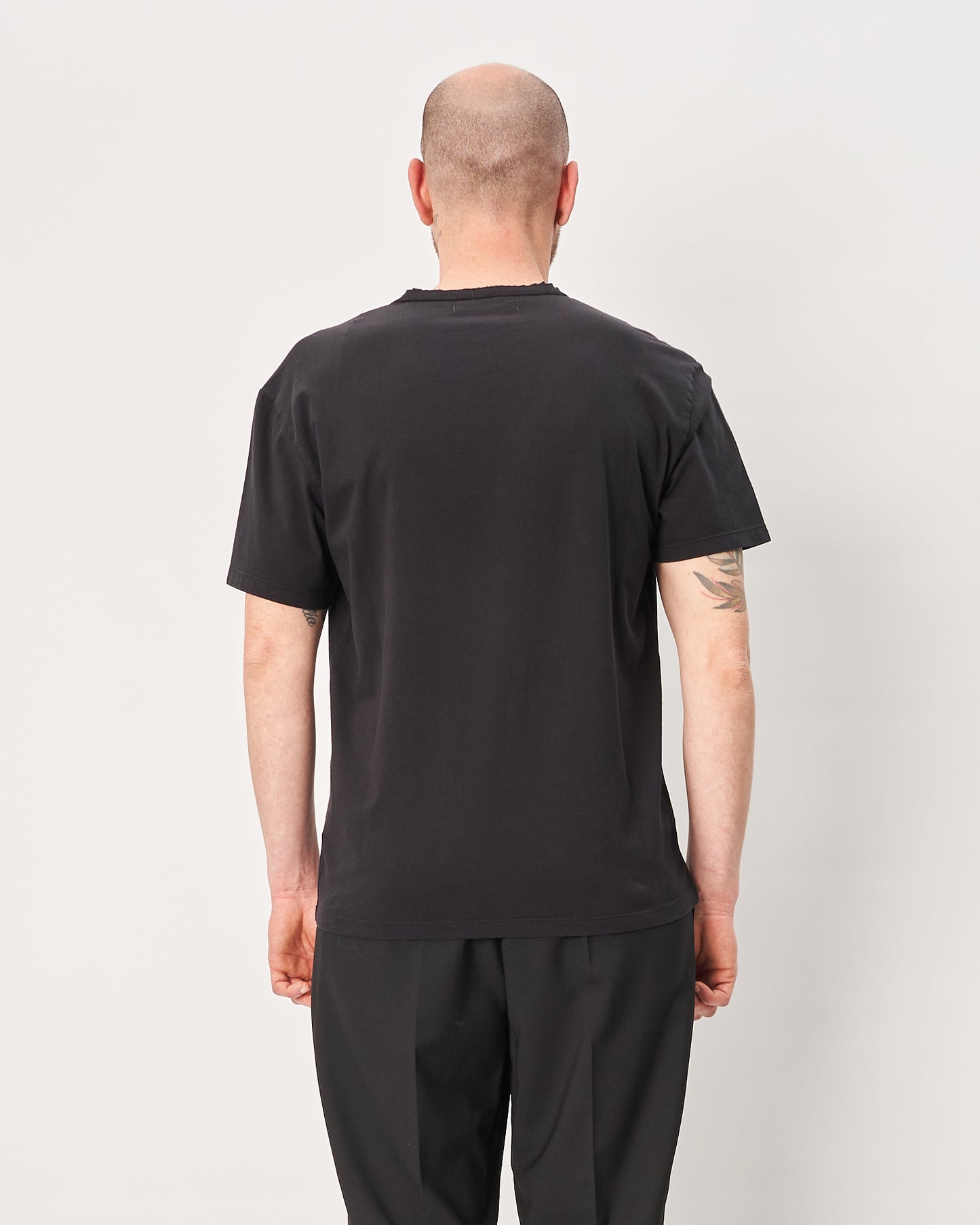 Grifoni t-shirt nera V neck