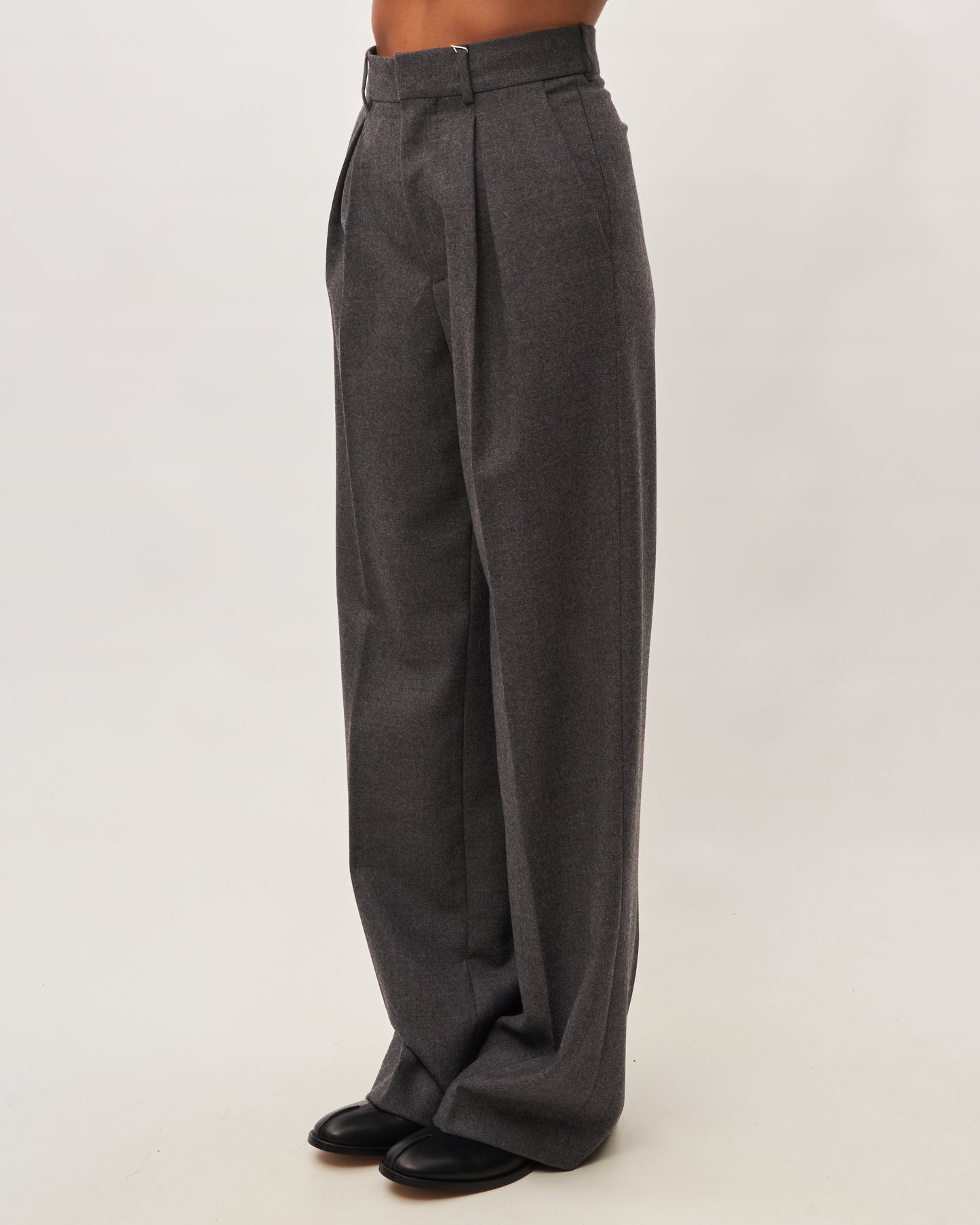 MM6 Margiela Pantalone Grigio Taglio a Uomo
