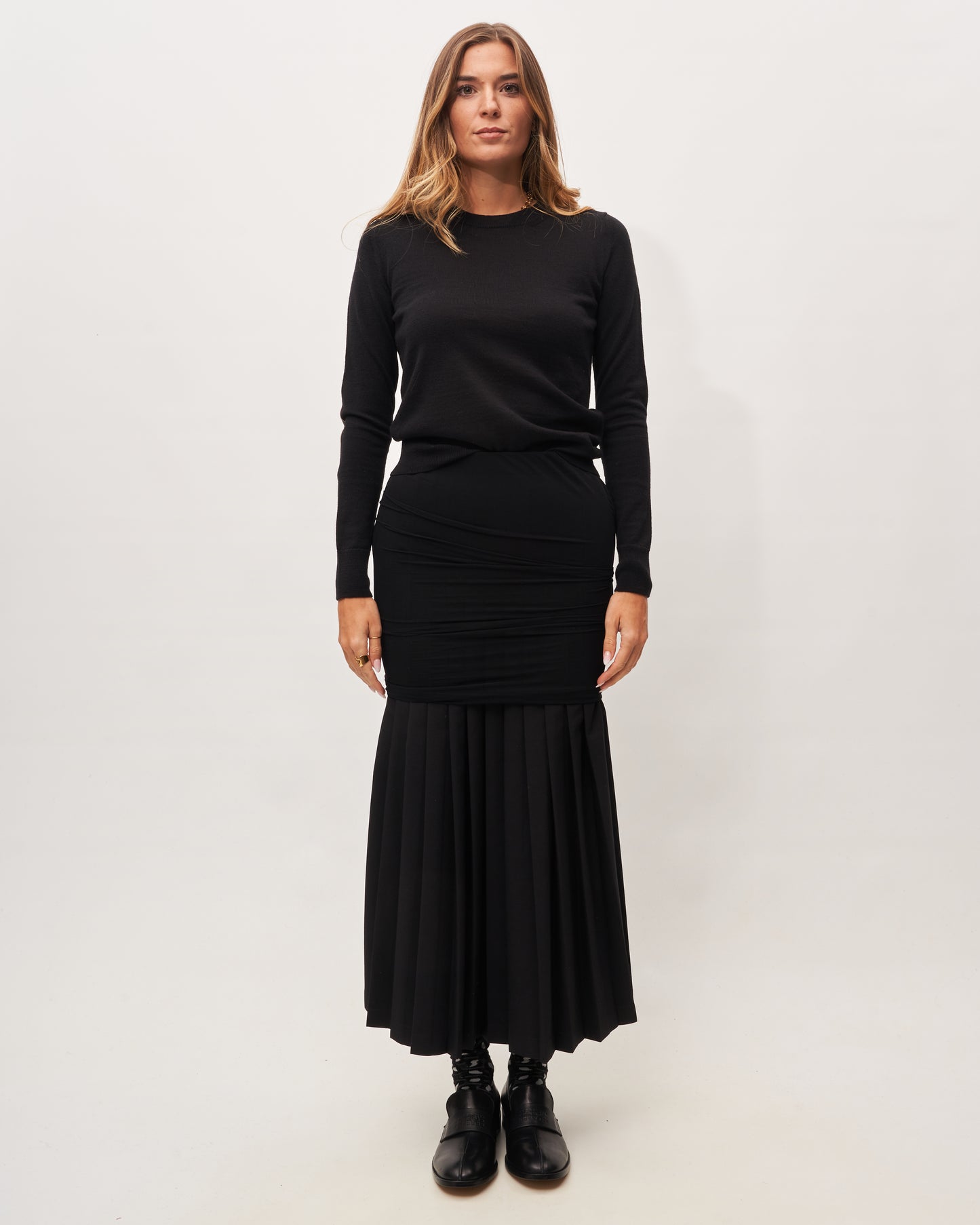 MM6 Margiela gonna nera a pieghe doppiata dal tulle