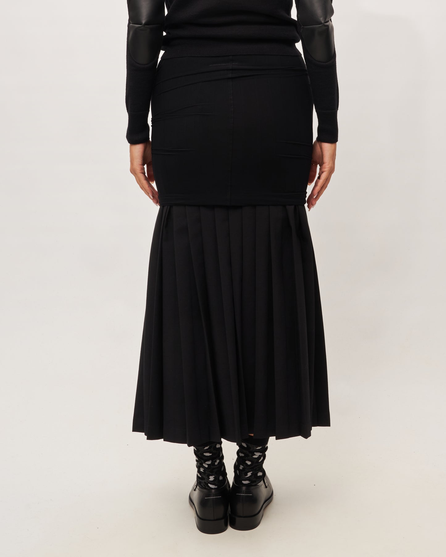 MM6 Margiela gonna nera a pieghe doppiata dal tulle