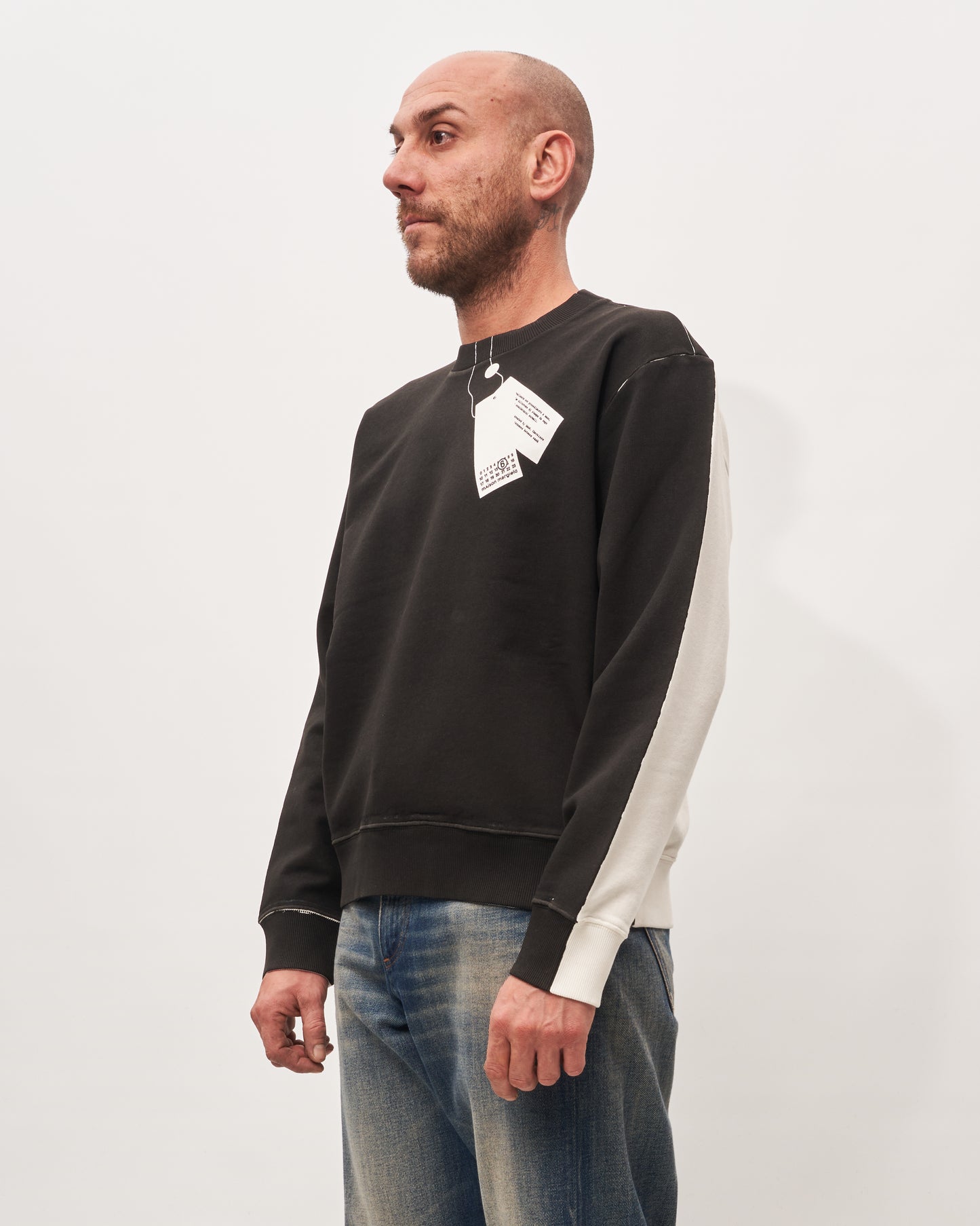 MM6 Margiela felpa bianca stampa invito sfilata