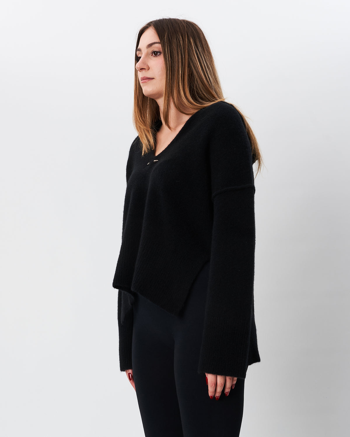 Isabel Benenato polo nera