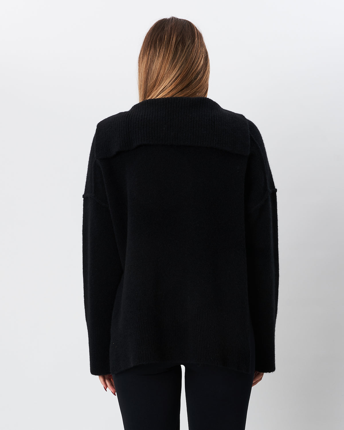 Isabel Benenato polo nera