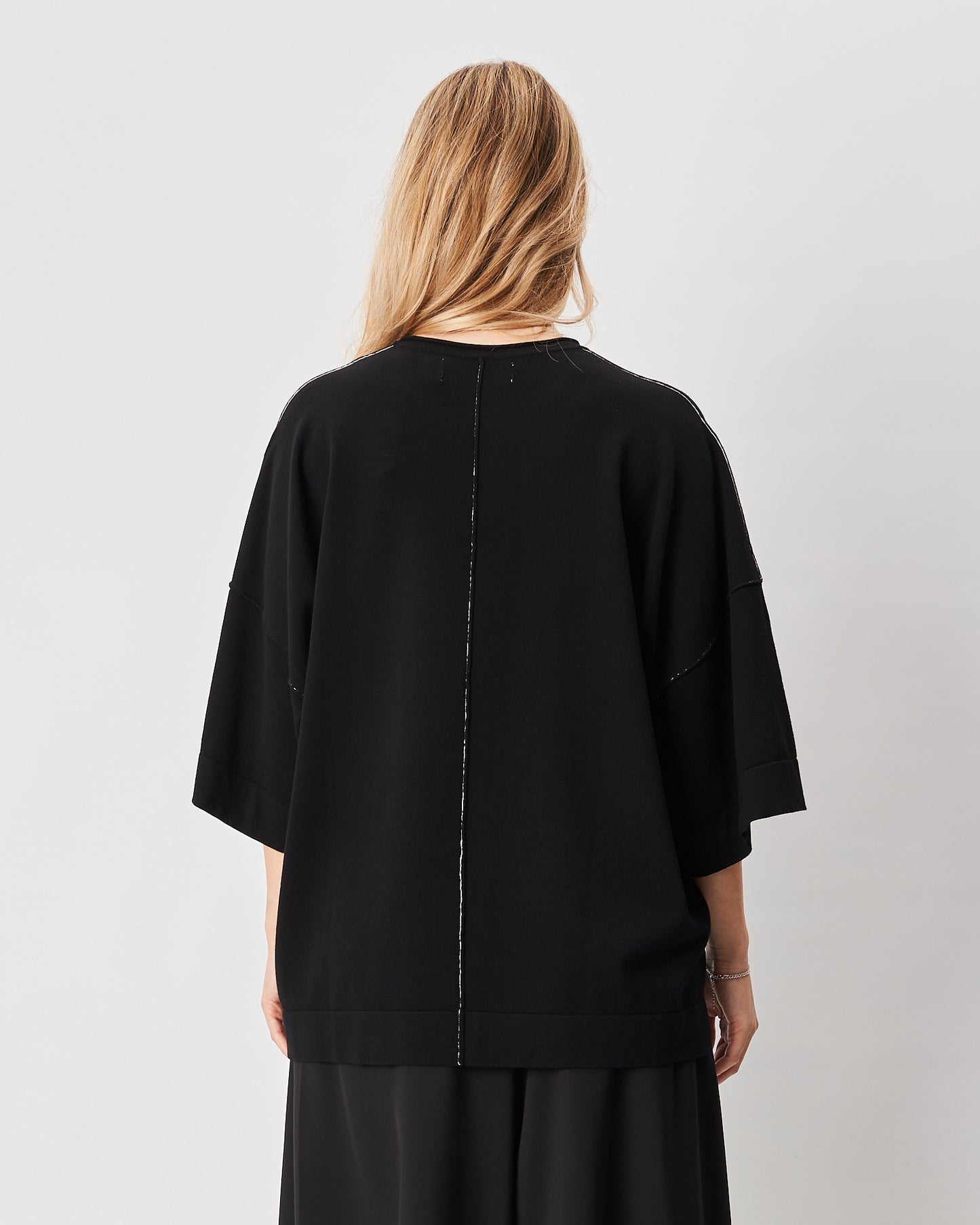 Isabel Benenato maglia nera over
