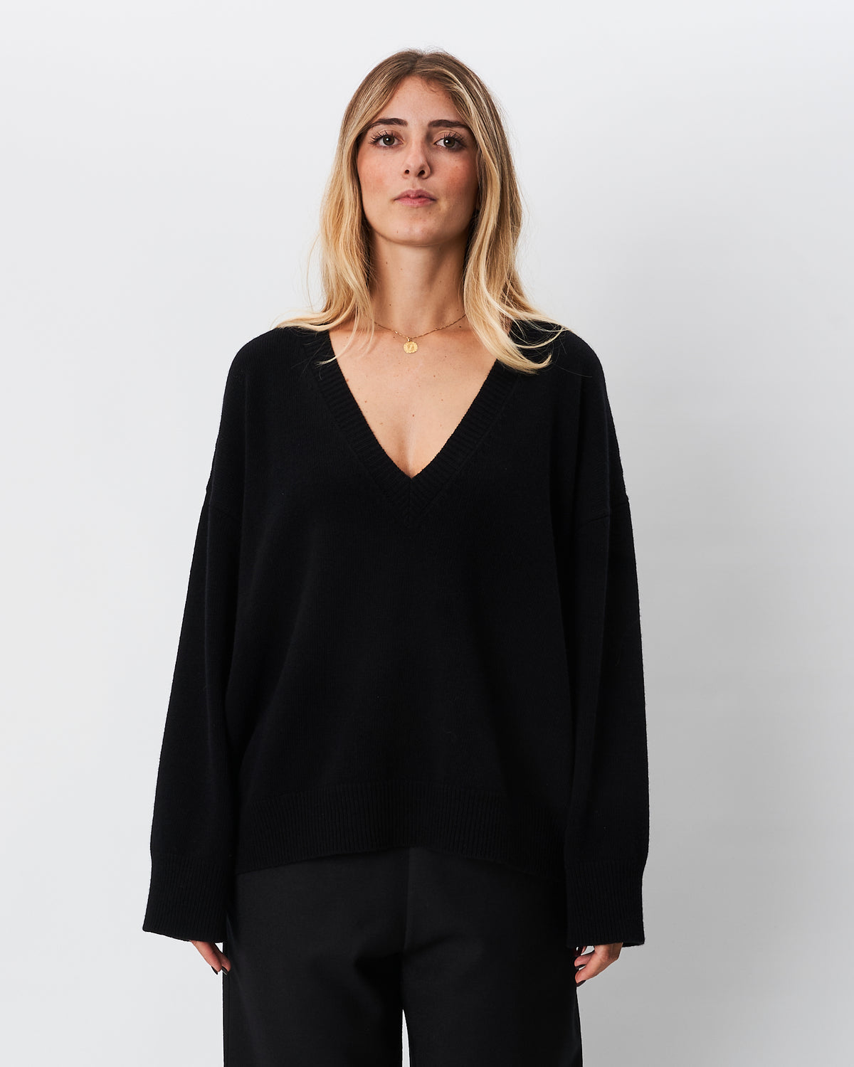 Roberto Collina maglia nera scollo a V