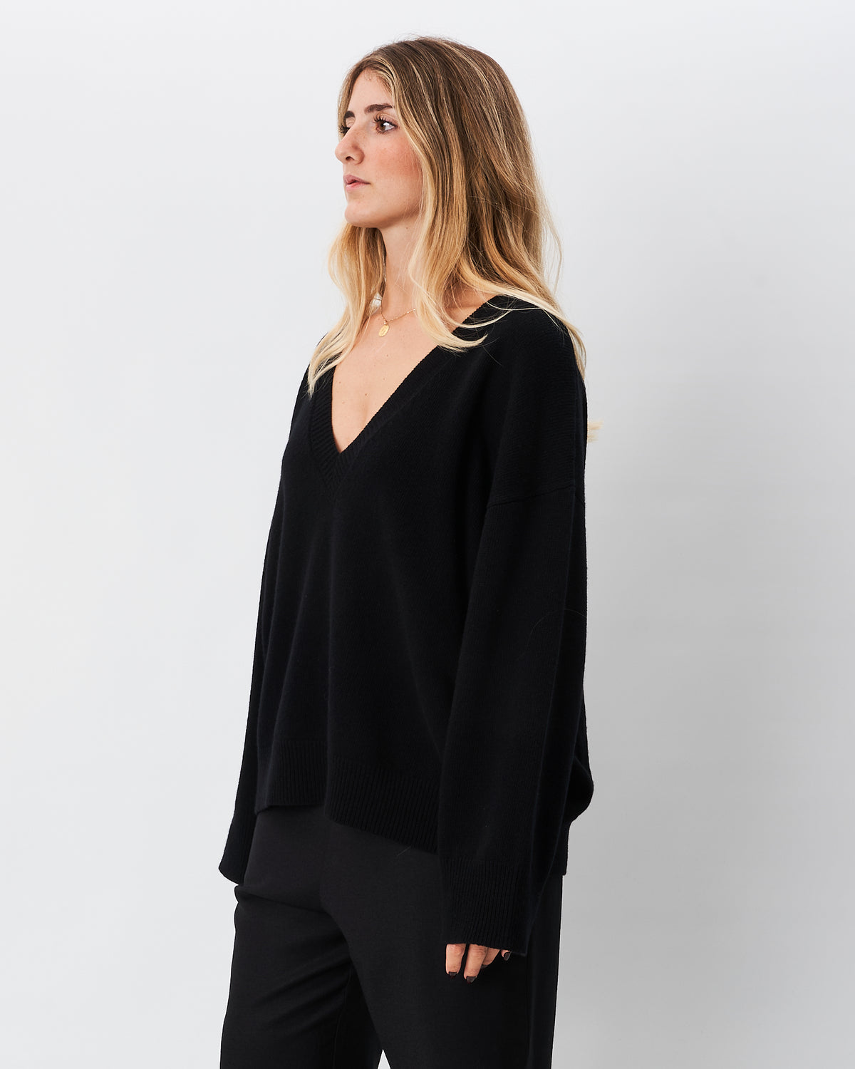 Roberto Collina maglia nera scollo a V