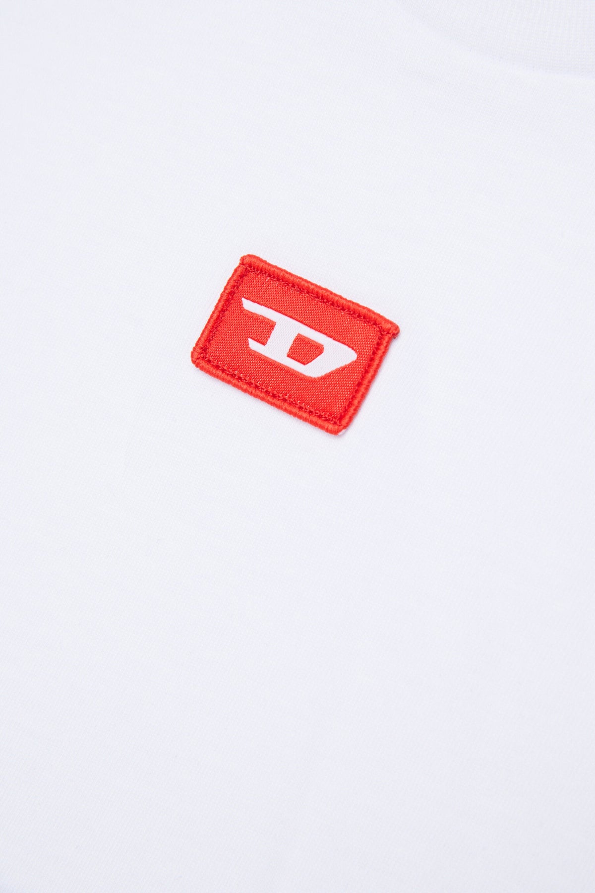 Diesel T-shirt bianca con patch D rossa