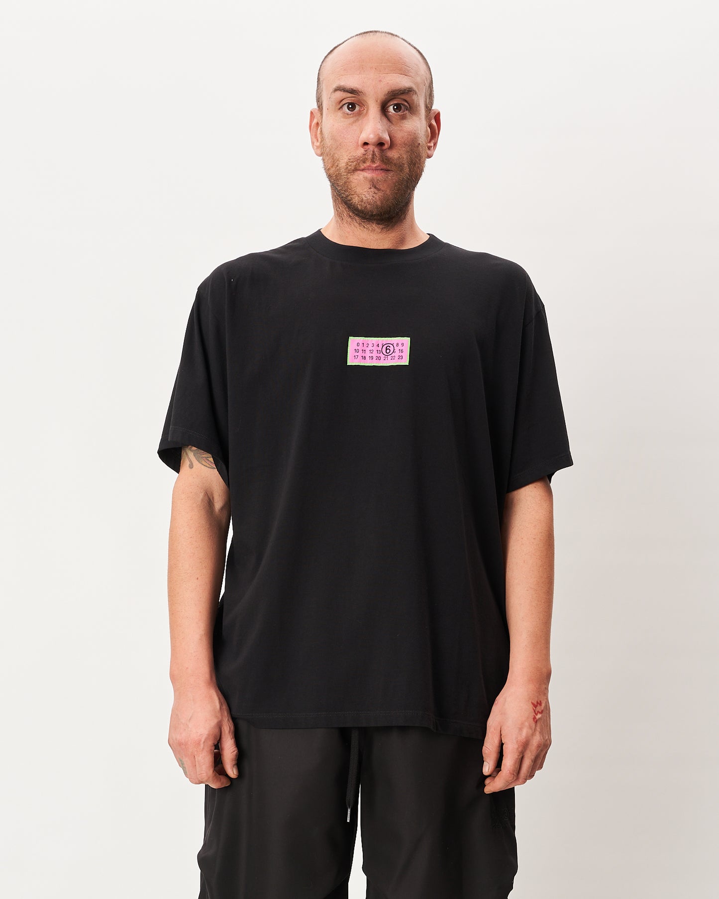 MM6 Margiela t-shirt nera con logo rosa