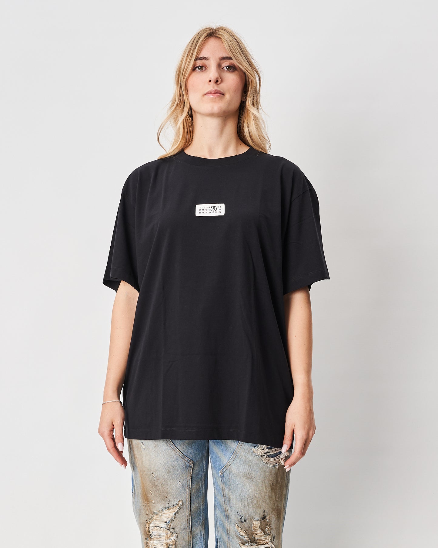 MM6 Margiela T-shirt nera con patch frontale