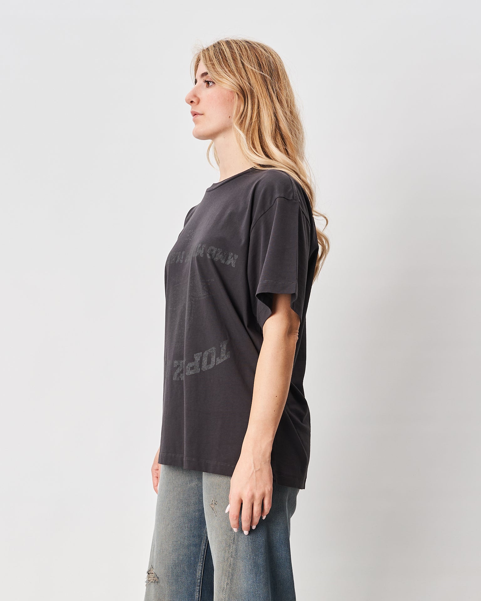 MM6 Margiela T-shirt nera slavata con stampa