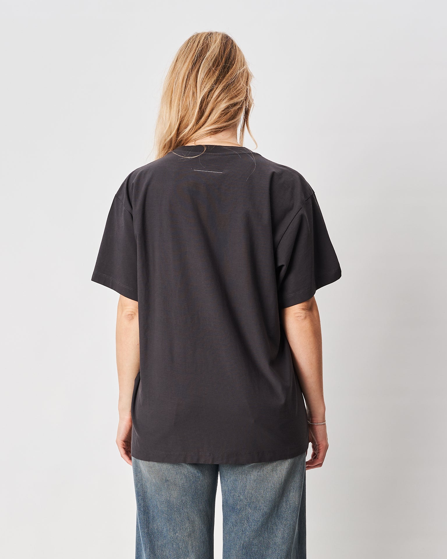 MM6 Margiela T-shirt nera slavata con stampa