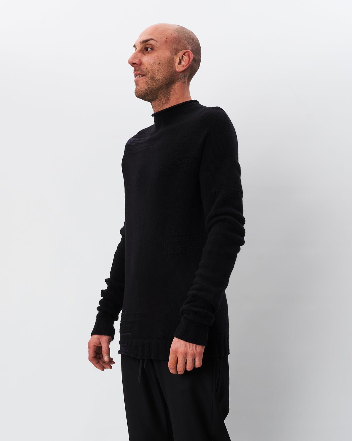 MD75 maglia nera collo in piedi