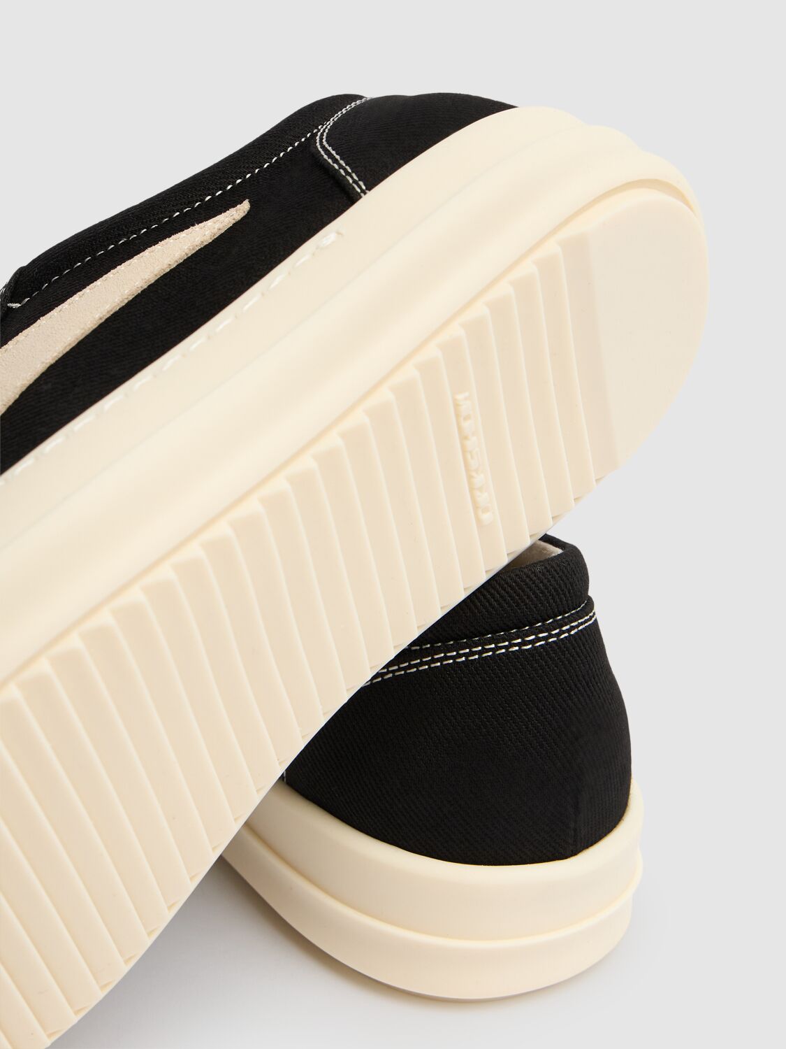 Detail of the milk-colored rubber sole on the Rick Owens DRKSHDW Vintage sneakers vans