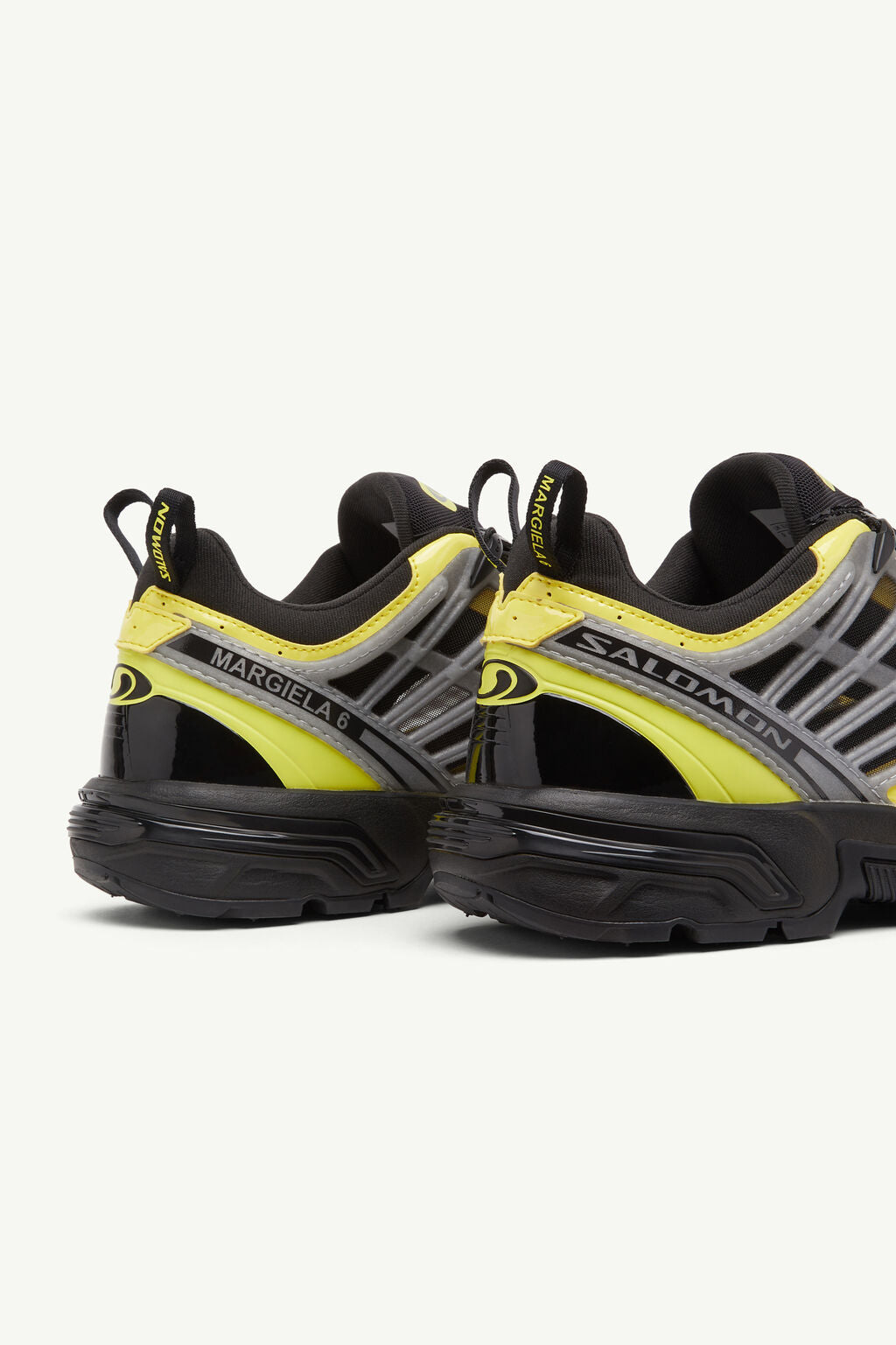 MM6 Margiela con Salomon sneakers gialla